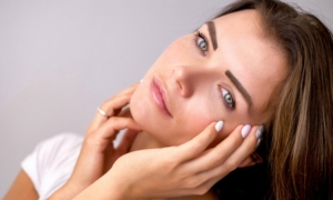 Cera trądzikowa – jakich kosmetyków używać do oczyszczania twarzy?