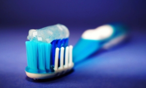 Co kryje w sobie pasta do zębów?