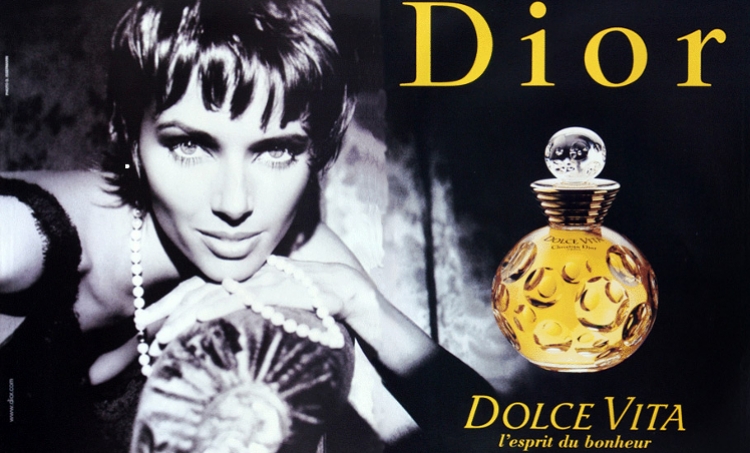 Wybierz swój bestseller w  internetowej perfumerii Douglas