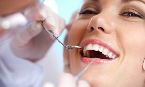 Na czym polega wybielanie zębów?
