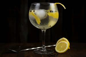 Więcej niż G&T. 3 klasyczne koktajle z ginem, które musisz znać