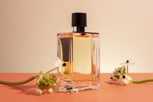Elegancja w flakonie – zestawy perfum jako idealne świąteczne upominki