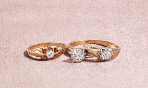 Białe a może żółte złoto - jaki pierścionek zaręczynowy wybrać?